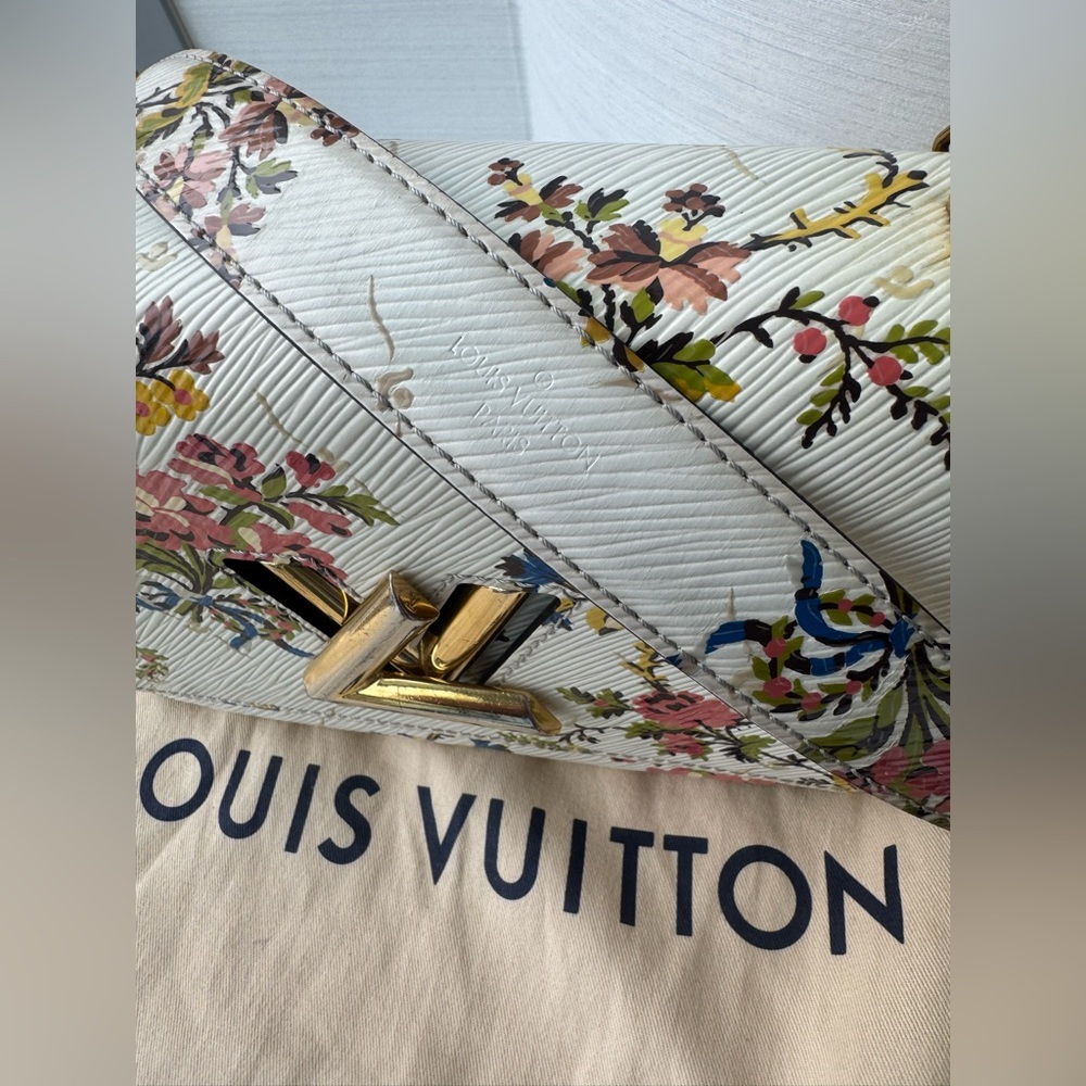 Louis Vuitton Epi Romantic Blossoms Twist MM Limited Edition - Picture 12 of 17